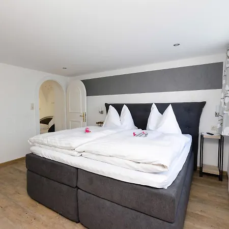Haus Mayerhofer Gasthof 4*